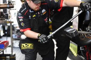 Mechanix Wear Original Work gloves for oil change