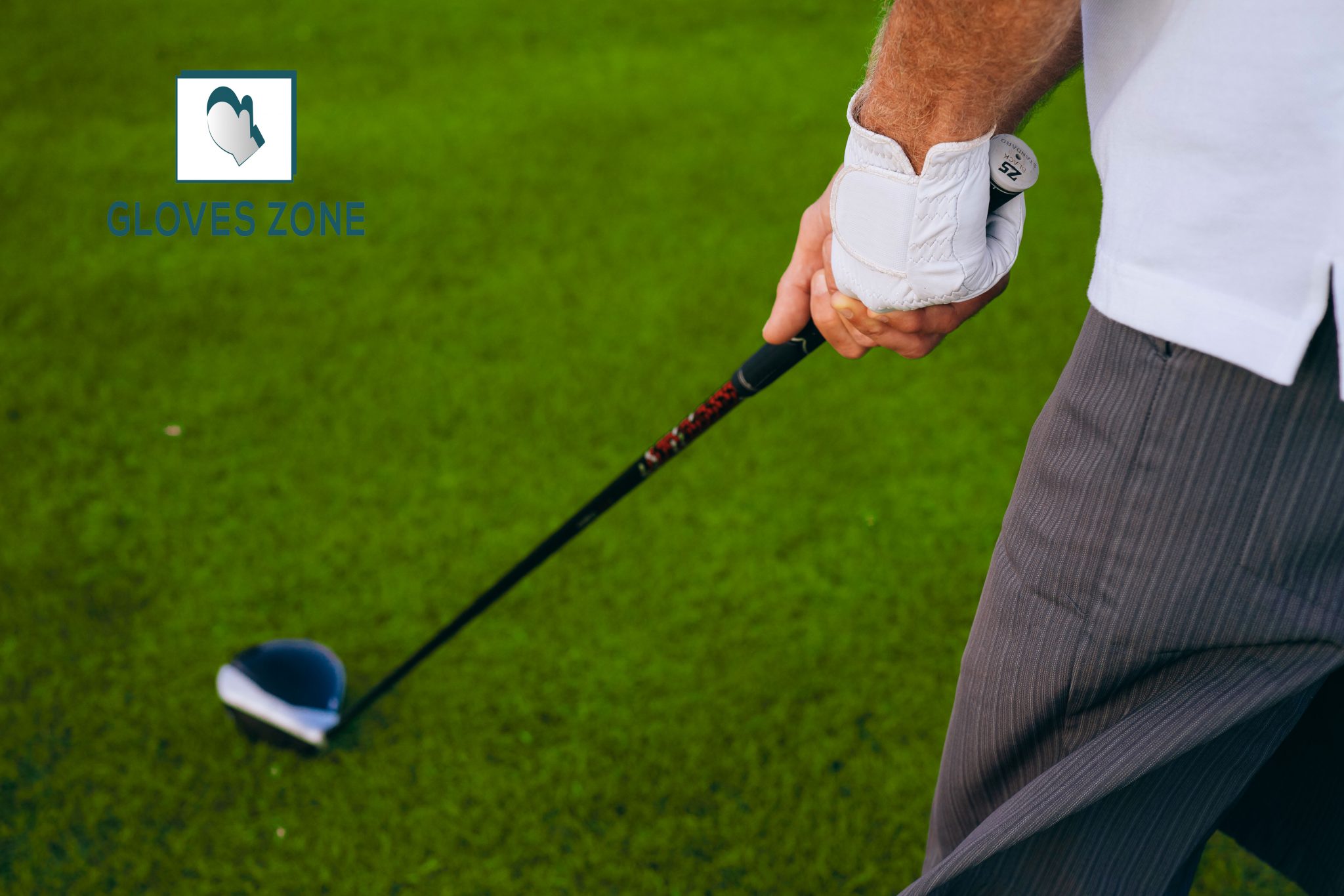 Do golfers wear two gloves?