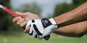 Do Golfers Ever Wear Two Gloves?